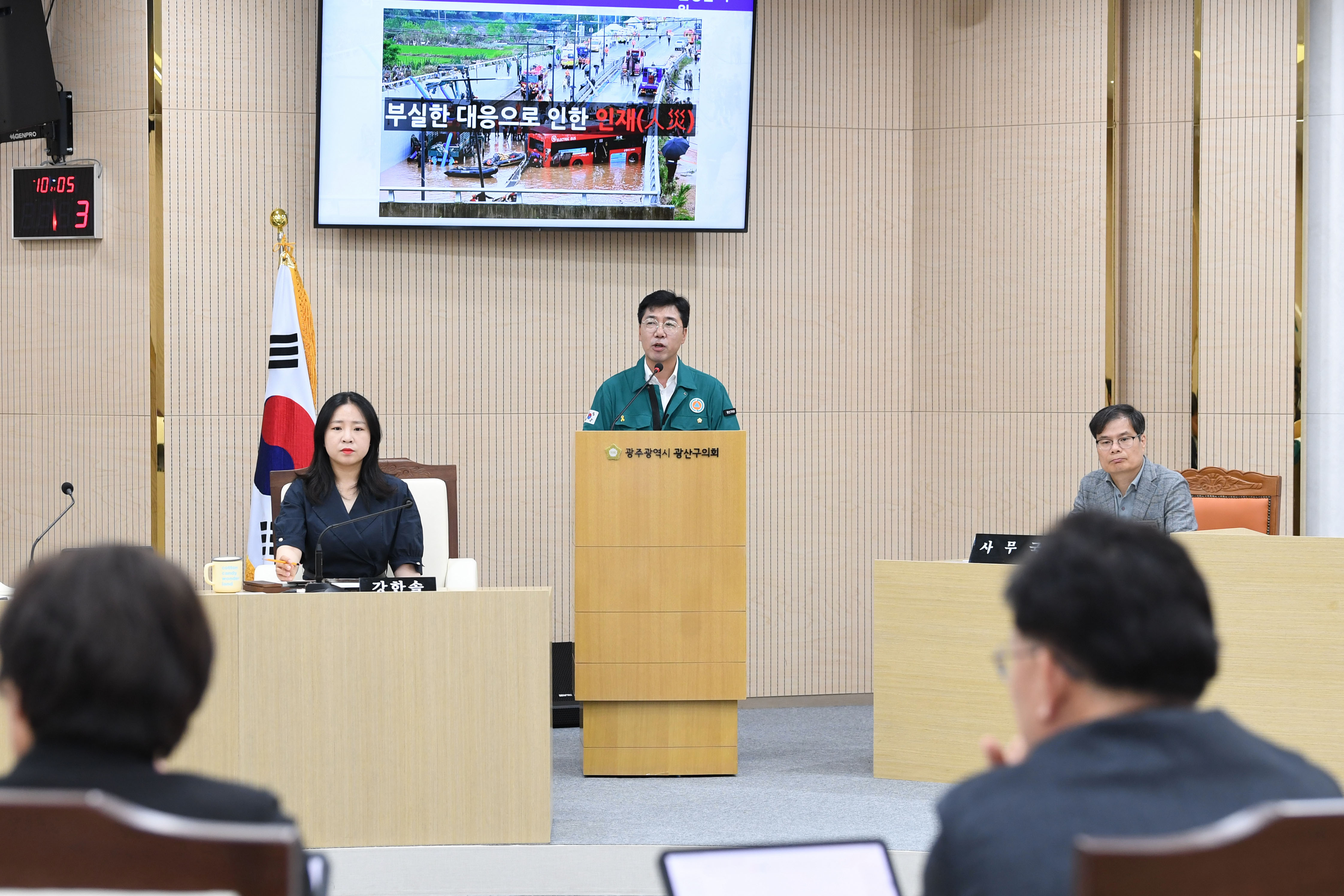 윤영일 광산구의원, “장마철 대비, 빗물받이 관리인력 충원 등 시급” 첨부이미지 : 2-4_제297회 광산구의회 정례회 제2차 본회의 5분 자유발언_윤영일 의원.jpg