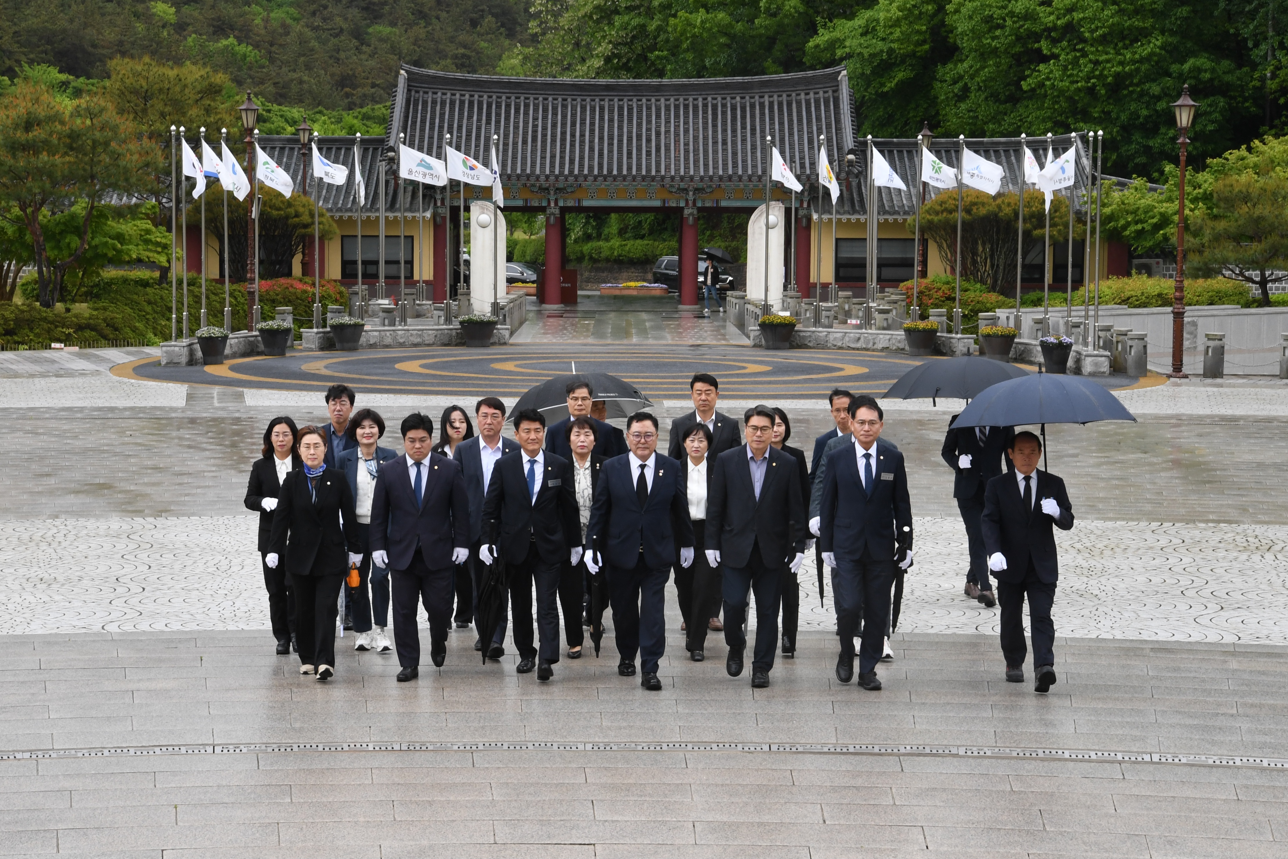 광산구의회, 5·18민주화운동 제45주년 기념 참배 첨부이미지 : 2-3_20250509_광산구의회, 5·18민주화운동 제45주년 기념 참배.jpeg