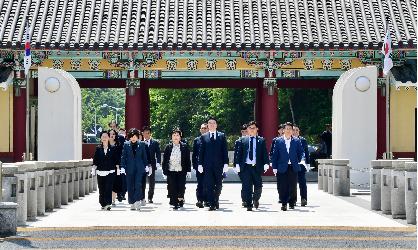 광산구의회, ‘5·18민주화운동 43주년’ 민주묘지 합동 참배