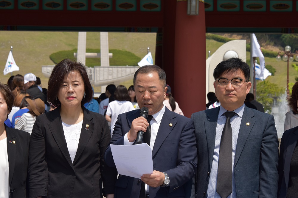 광산구의회, “황교안 대표 5.18 기념식 참석 반대” 성명 발표(3) 첨부이미지 : 0000000001_20190517112441_0.jpg