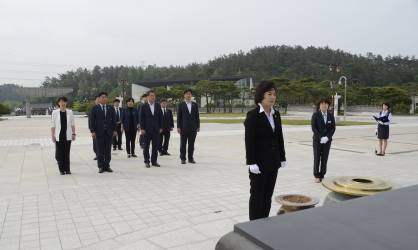 광산구의회 5·18 국립민주묘지 참배