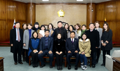 ‘의회서 외국인 명예통장단 회의 열려’